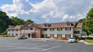 Front of property - Country Hearth Inn & Suites Toccoa (Toccoa)
