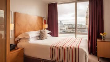 Apartment, 1 Bedroom | 1 bedroom, in-room safe, desk, soundproofing