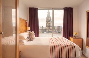 1 soverom, safe på rommet, skrivebord og lydisolert