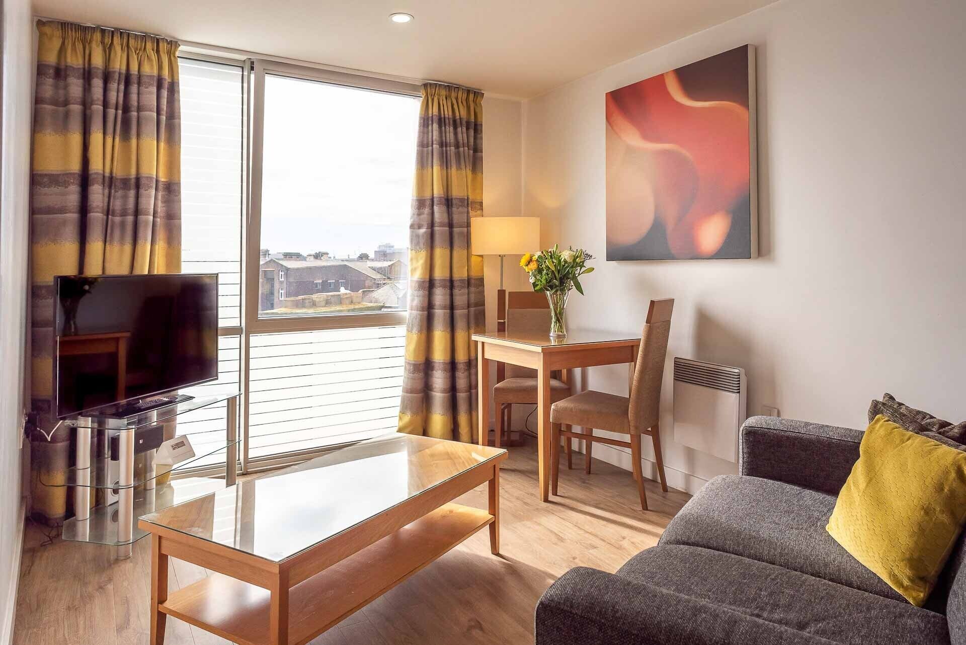 Apartamento, 1 quarto | Área de estar | TV de tela plana