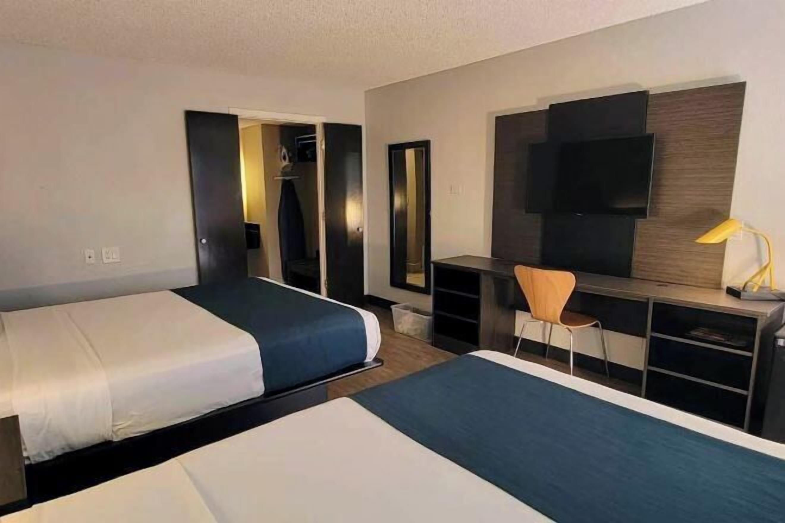 办公桌、熨斗/熨板、免费 WiFi、床单