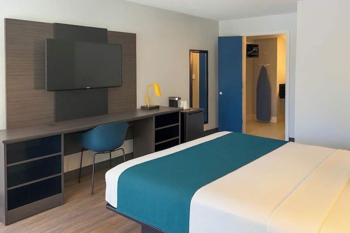 Desk, iron/ironing board, free WiFi, bed sheets