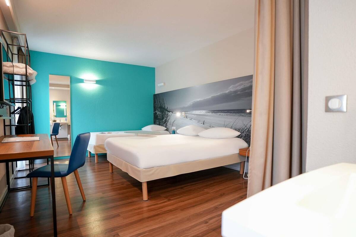 Standard Room, Multiple Beds | Premium bedding, soundproofing, iron/ironing board