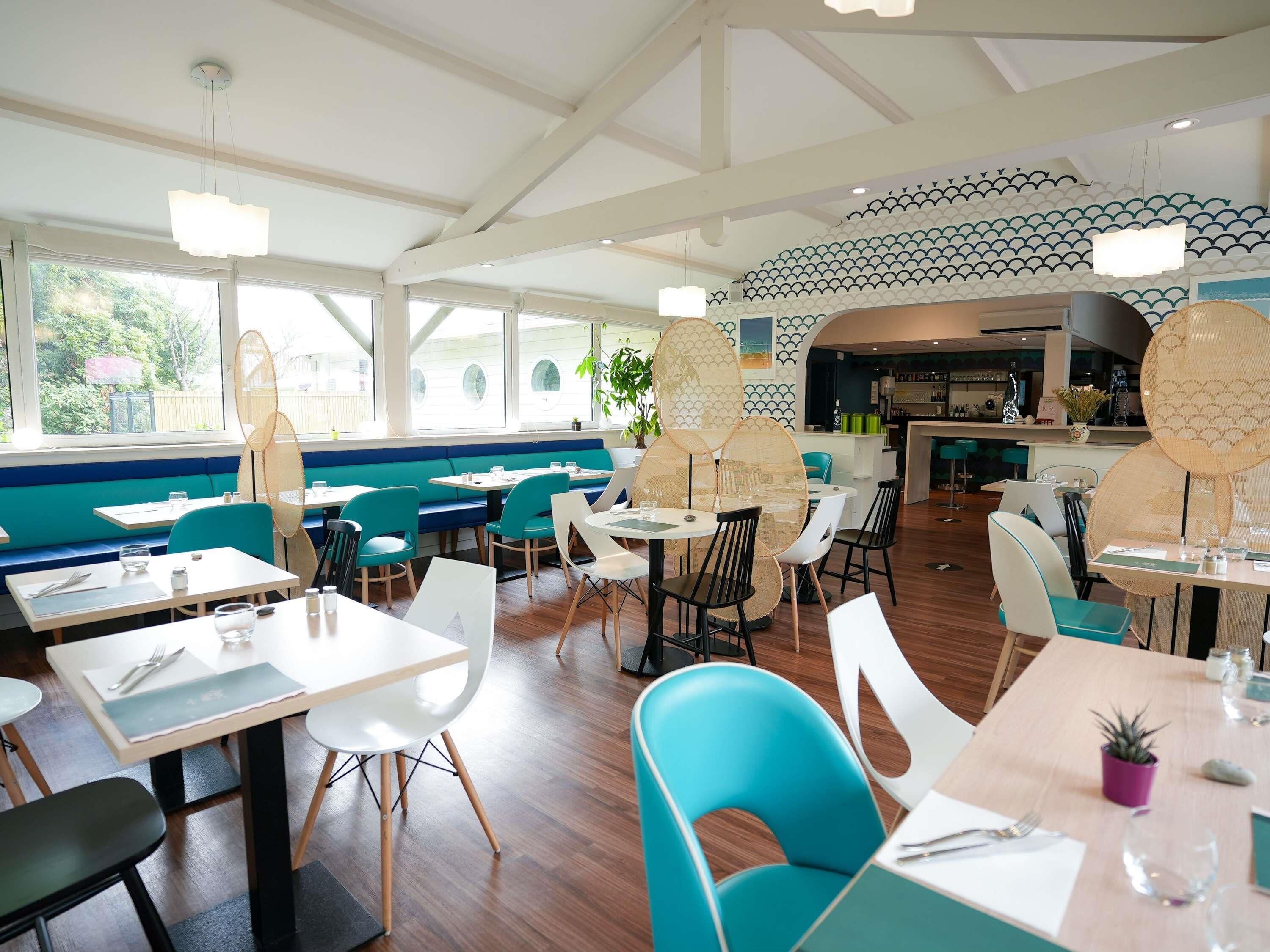 Breakfast and dinner served, international cuisine