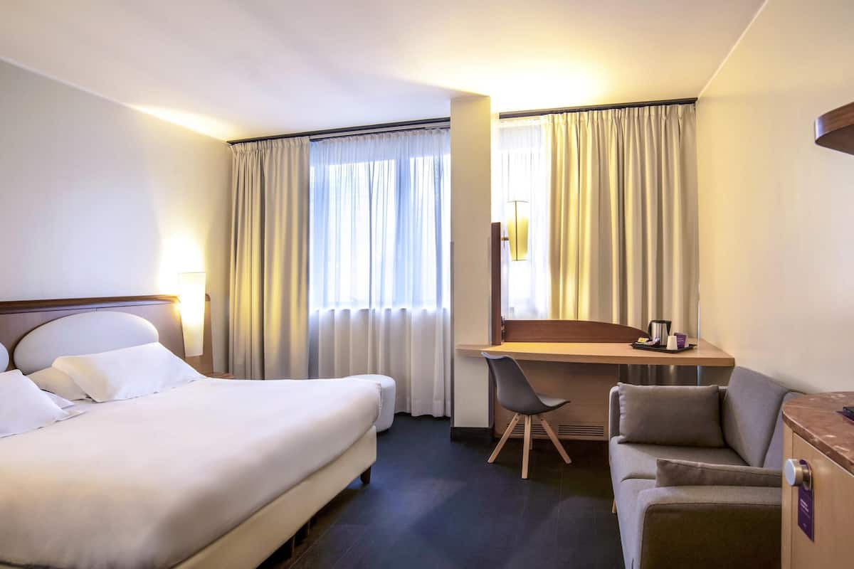 1 bedroom, in-room safe, desk, blackout curtains