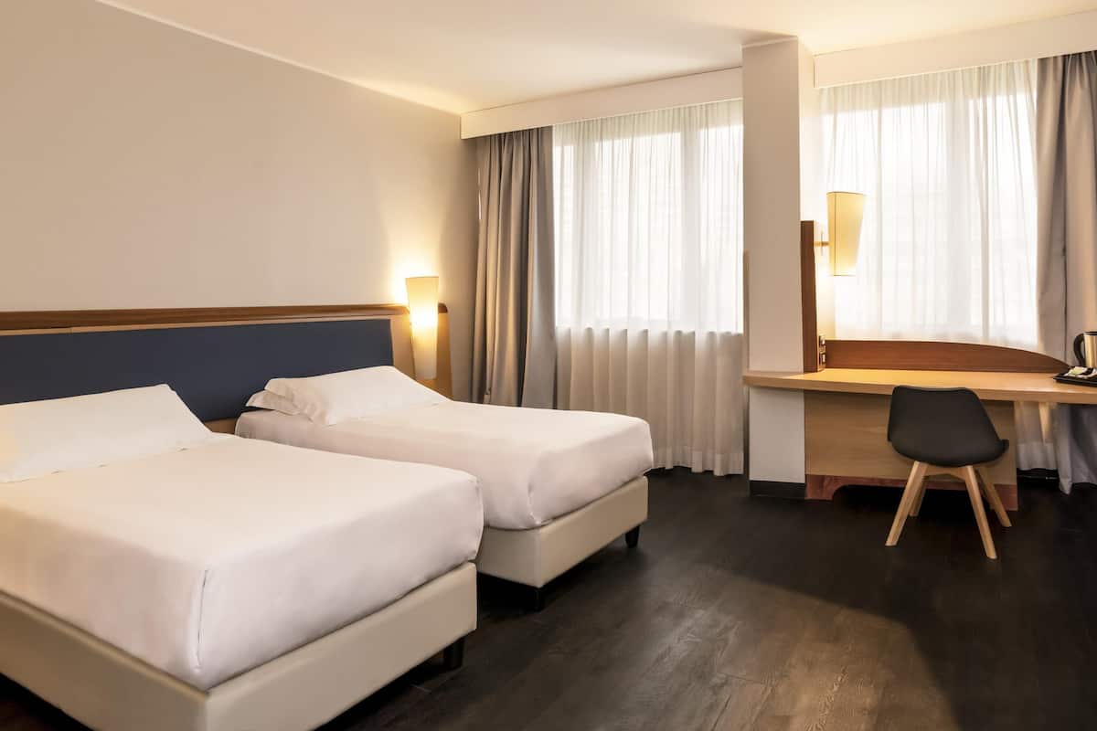 Superior Twin Room, 2 Twin Beds | 1 bedroom, in-room safe, desk, blackout drapes