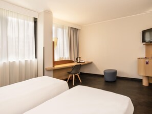Superior Twin Room, 2 Twin Beds | In-room safe, desk, blackout drapes, free cribs/infant beds - Mercure Eur Roma West (Rome)