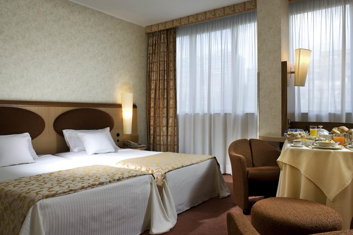 Superior Twin Room, 2 Twin Beds | 1 bedroom, in-room safe, desk, blackout drapes