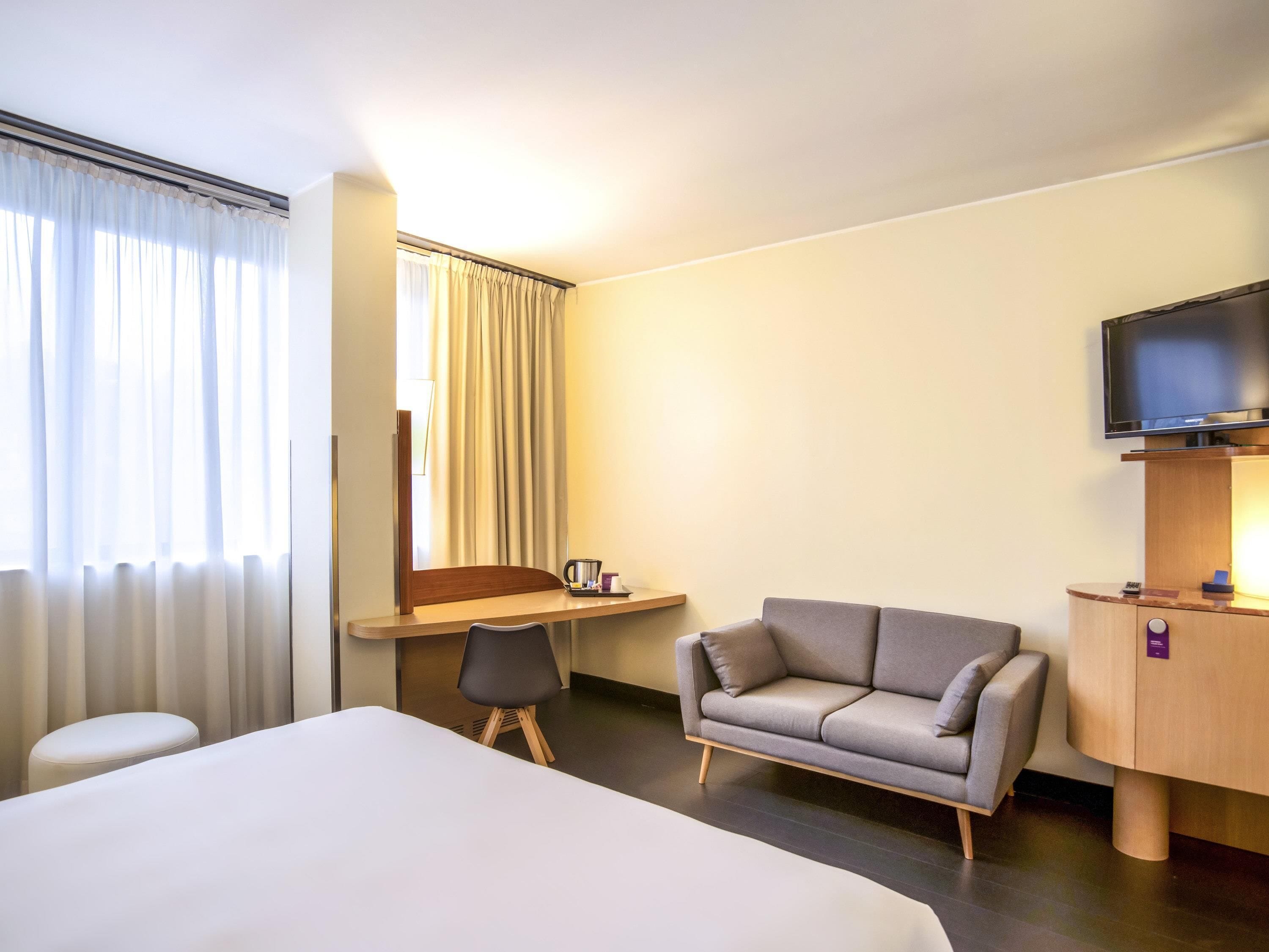 Privilege, Room, 1 Double Bed | In-room safe, desk, blackout drapes, free cribs/infant beds