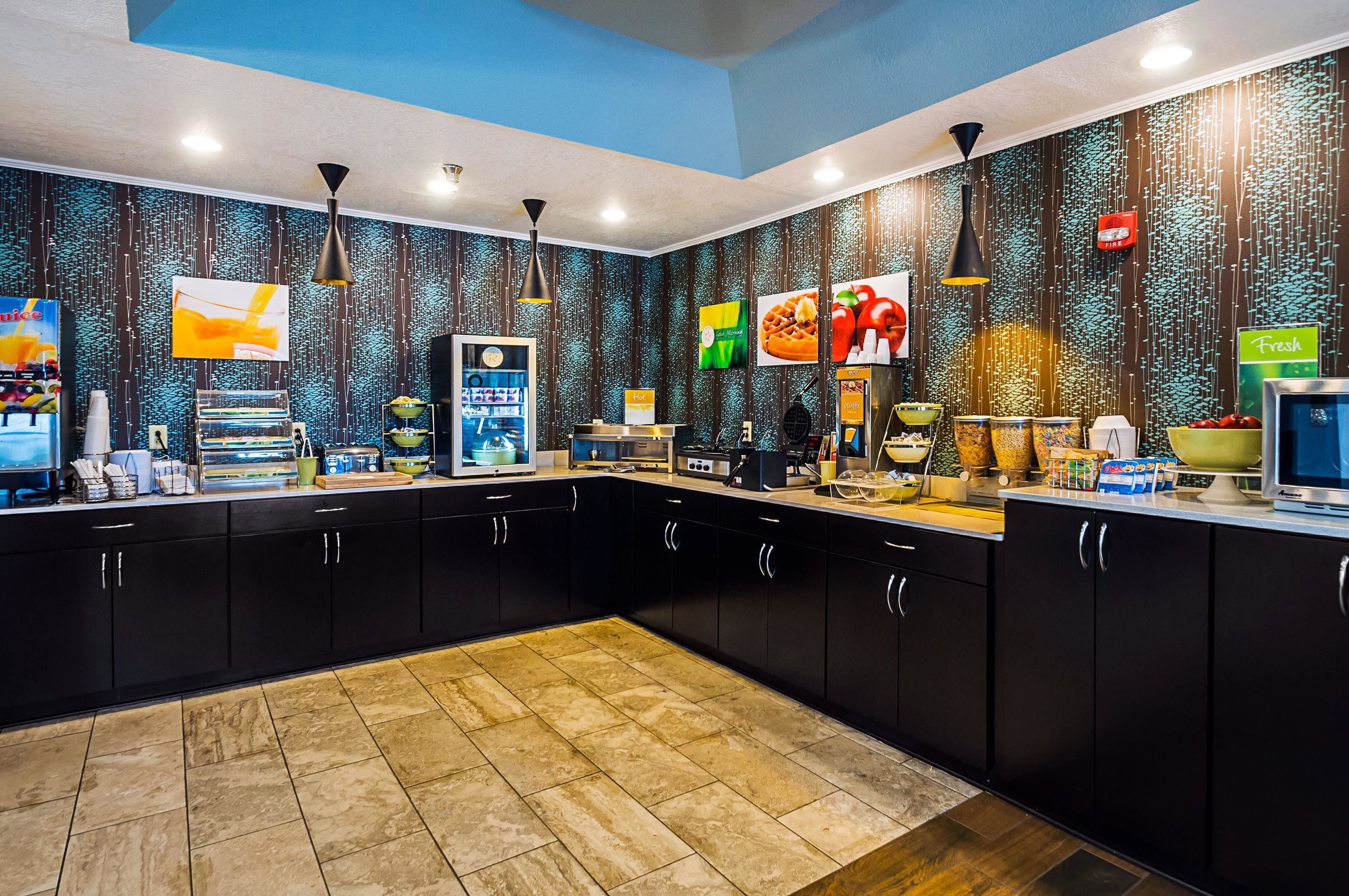 free daily full breakfast