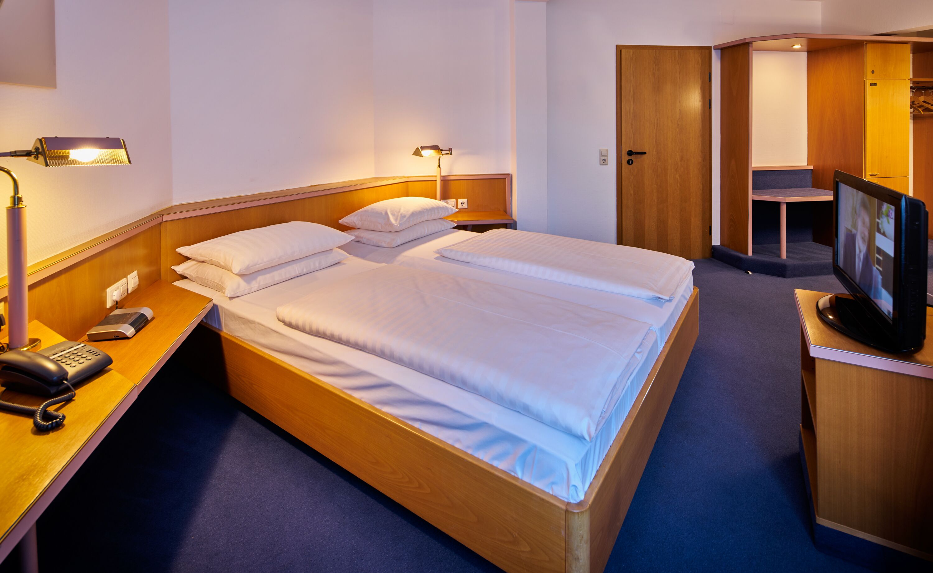 double room | premium bedding, minibar, in-room safe, desk