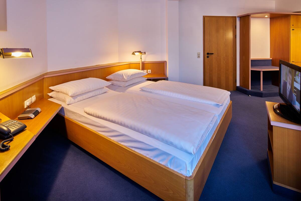 double room | premium bedding, minibar, in-room safe, desk