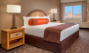 Laptop workspace, blackout curtains, iron/ironing board - Fiesta Henderson Hotel and Casino (Henderson)