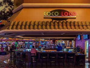 6 か所のバー / ラウンジ