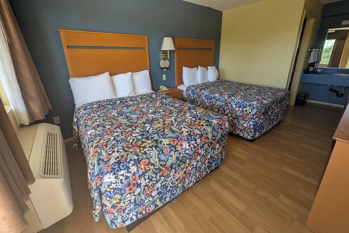 디럭스룸, 더블침대 2개, 금연 (Includes 1 parking space) | 이집트산 면 시트, 고급 침구, 오리/거위털 이불, 메모리폼 침대