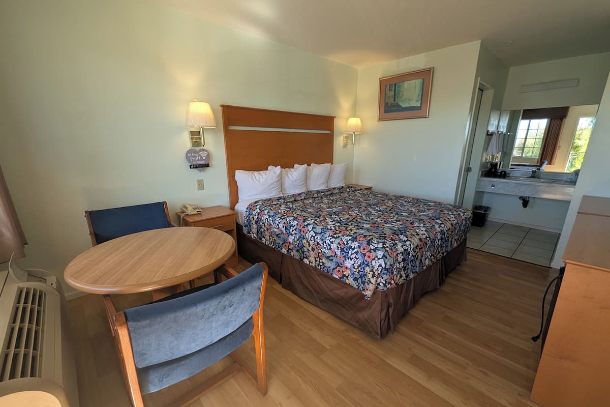 Egyptian cotton sheets, premium bedding, down comforters, desk