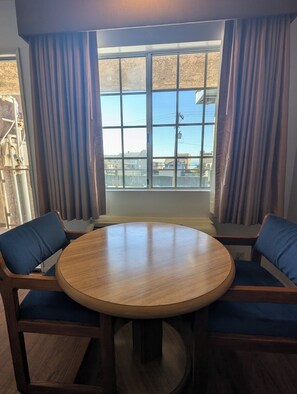 Egyptian cotton sheets, premium bedding, down comforters, desk - Oceanview Motel - Huntington Beach (Huntington Beach)