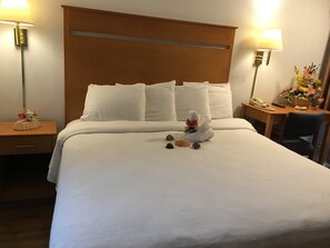 1 bedroom, Egyptian cotton sheets, premium bedding, down duvets