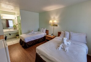 Deluxe Room, 2 Double Beds, Non-Smoking, Street View (Includes 1 Parking Space) | Egyptian cotton sheets, premium bedding, down comforters - Oceanview Motel - Huntington Beach (Huntington Beach)