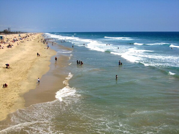 Beach nearby, 5 beach bars