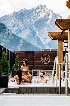 Outdoor spa tub at Mount Royal Hotel