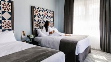 Centennial Room (2 Queen)