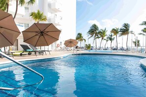 3 outdoor pools, pool umbrellas, sun loungers - Ocean View Cancun Arenas (Cancun)