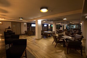 3 間酒吧/酒廊、池中酒吧、池畔酒吧