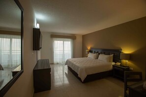 Room, Sea View | In-room safe, desk, bed sheets - Ocean View Cancun Arenas (Cancun)