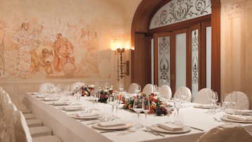 Servizio di colazione, pranzo e cena