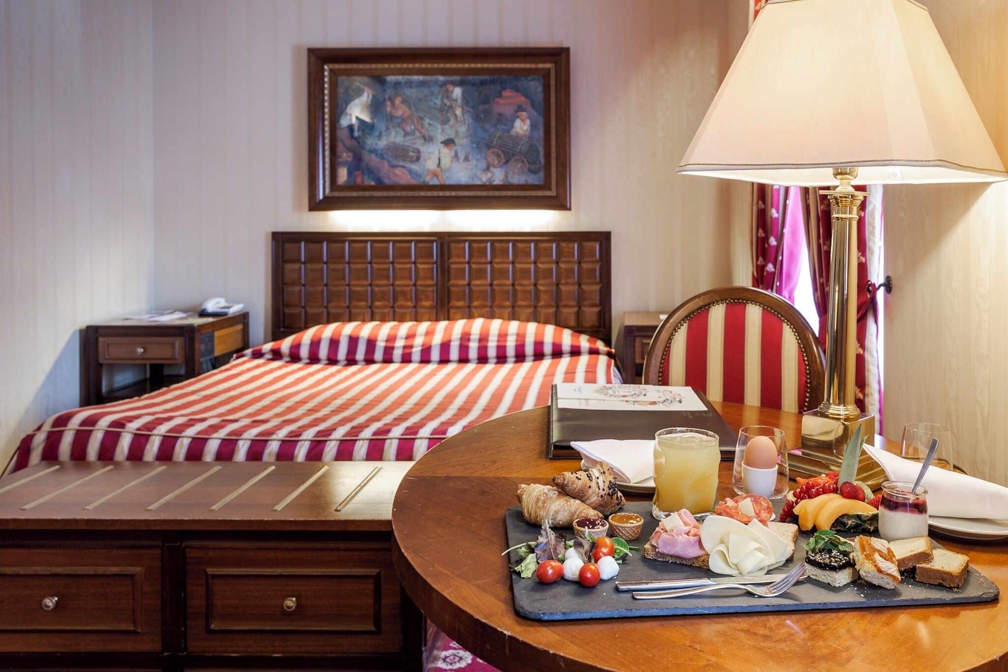 Premium bedding, minibar, in-room safe, desk