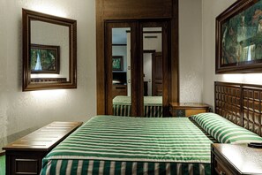 Junior Suite | Premium bedding, minibar, in-room safe, desk - Grand Hotel Trento (Trento)