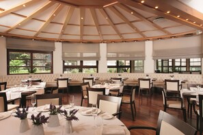 Breakfast, lunch and dinner served - Grand Hotel Trento (Trento)