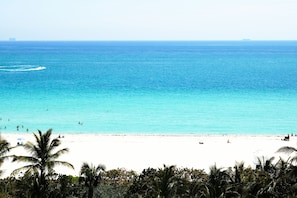 On the beach, beach cabanas, sun loungers, beach umbrellas - Cadillac Hotel & Beach Club, Autograph Collection (Miami Beach)
