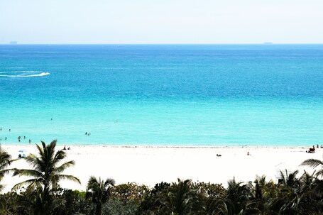 Cadillac Hotel Beach Club, Autograph Collection - Image 3