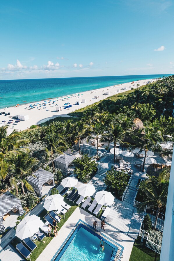 Premium bedding, pillowtop beds, in-room safe, desk - Cadillac Hotel & Beach Club, Autograph Collection (Miami Beach)