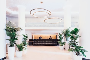 Reception area at Cadillac Hotel & Beach Club, Autograph Collection