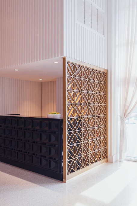Cadillac Hotel Beach Club, Autograph Collection - Image 21