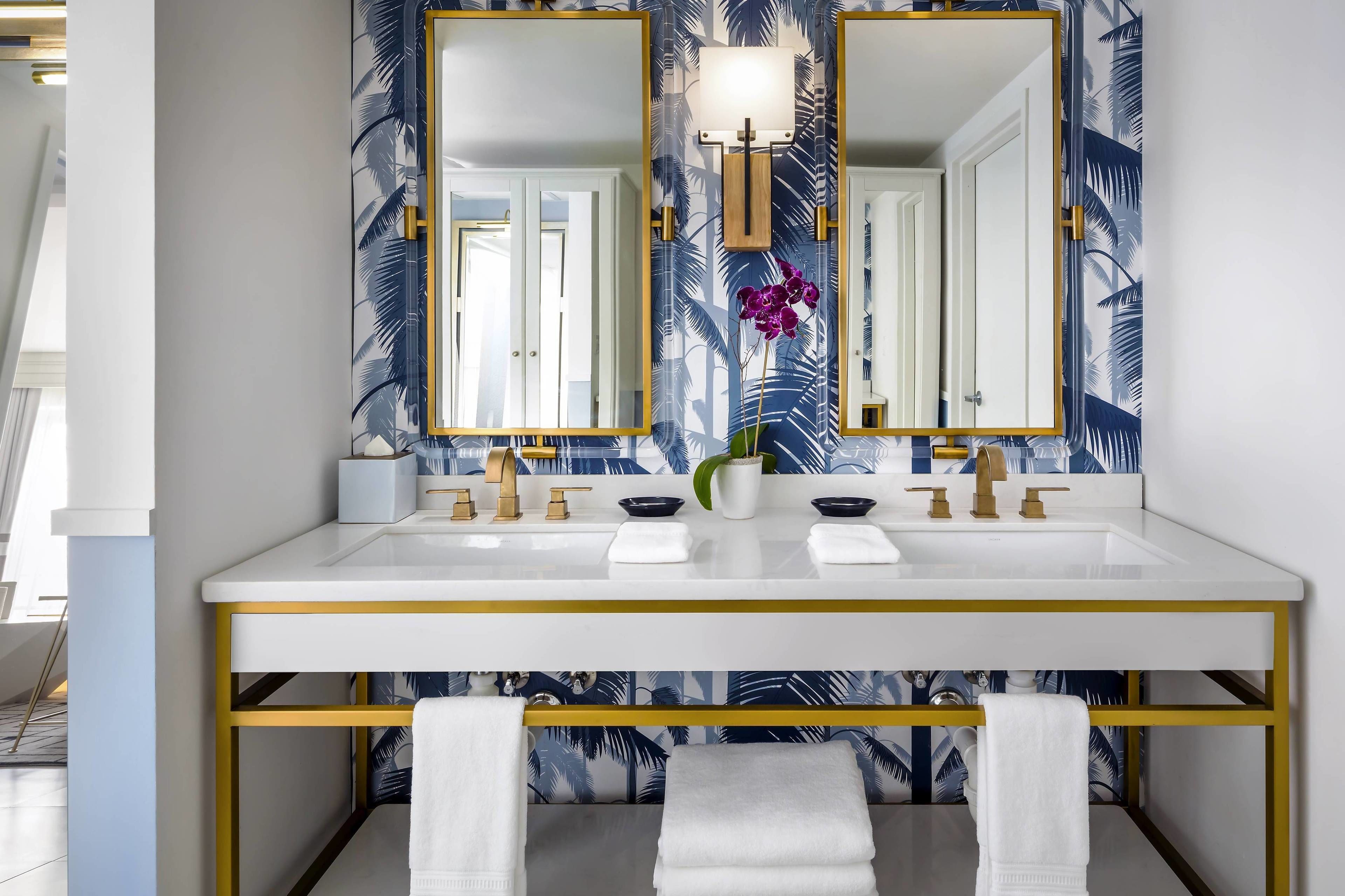 premium bedding, pillow-top beds, in-room safe, desk