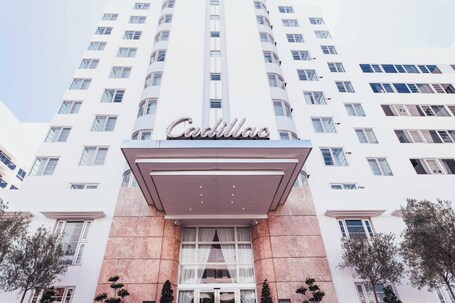 Cadillac Hotel Beach Club, Autograph Collection - Image 9