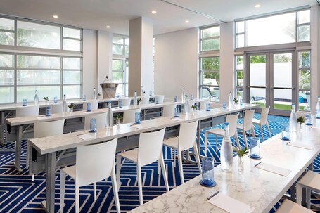 Cadillac Hotel Beach Club, Autograph Collection - Image 14