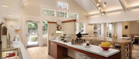 Free daily continental breakfast