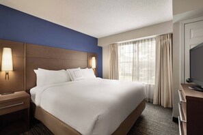 Premium bedding, desk, iron/ironing board, free cots/infant beds - Residence Inn Atlanta Duluth/Gwinnett Place (Duluth)