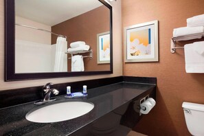 Duschwanne, Komfortbadewanne, kostenlose Toilettenartikel, Haartrockner