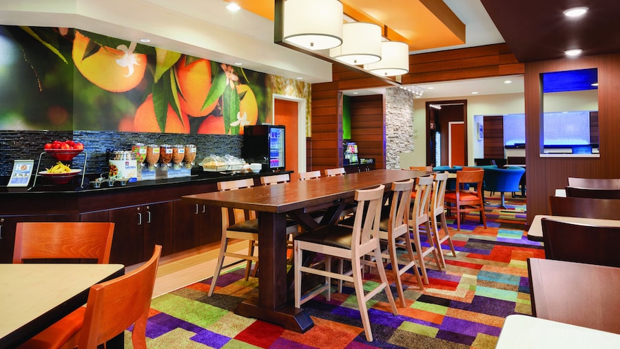 Fairfield Inn & Suites Lansing West