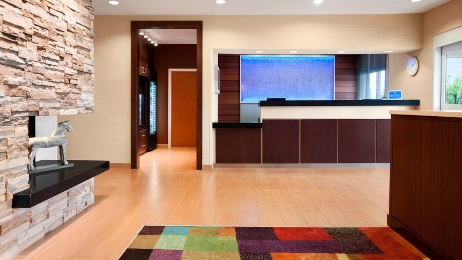 Fairfield Inn & Suites Lansing West