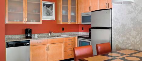 Premium bedding, desk, iron/ironing board, free cribs/infant beds