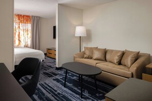 42-inch TV with satellite channels, Netflix, Hulu - Fairfield Inn & Suites by Marriott® Grand Rapids Airport (Grand Rapids)