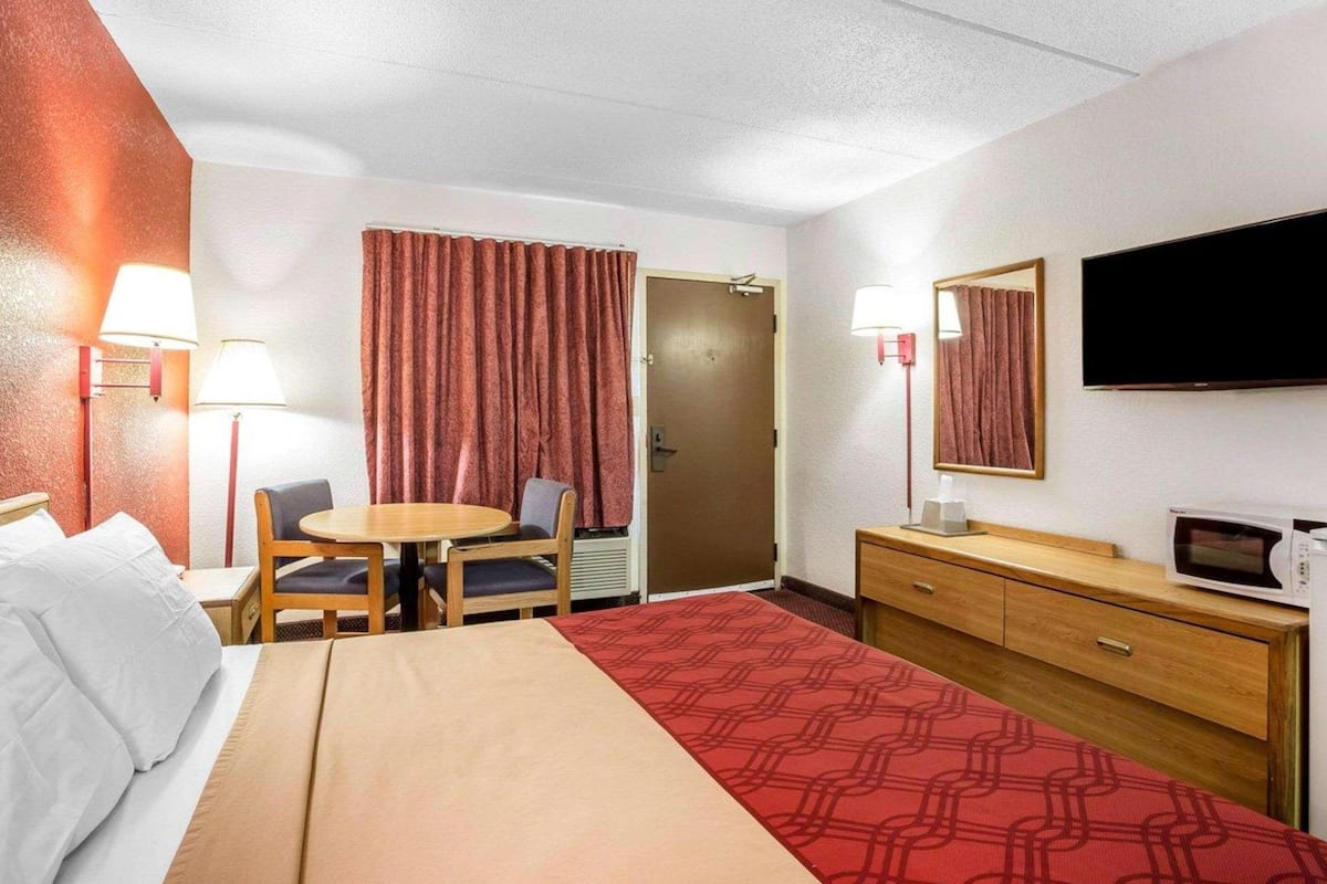 In-room safe, iron/ironing board, cribs (surcharge)