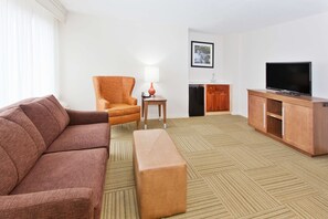 Suite, 1 King Bed, Non Smoking | In-room safe, desk, blackout curtains, iron/ironing board - Hampton Inn Bremen I 20 (Bremen)